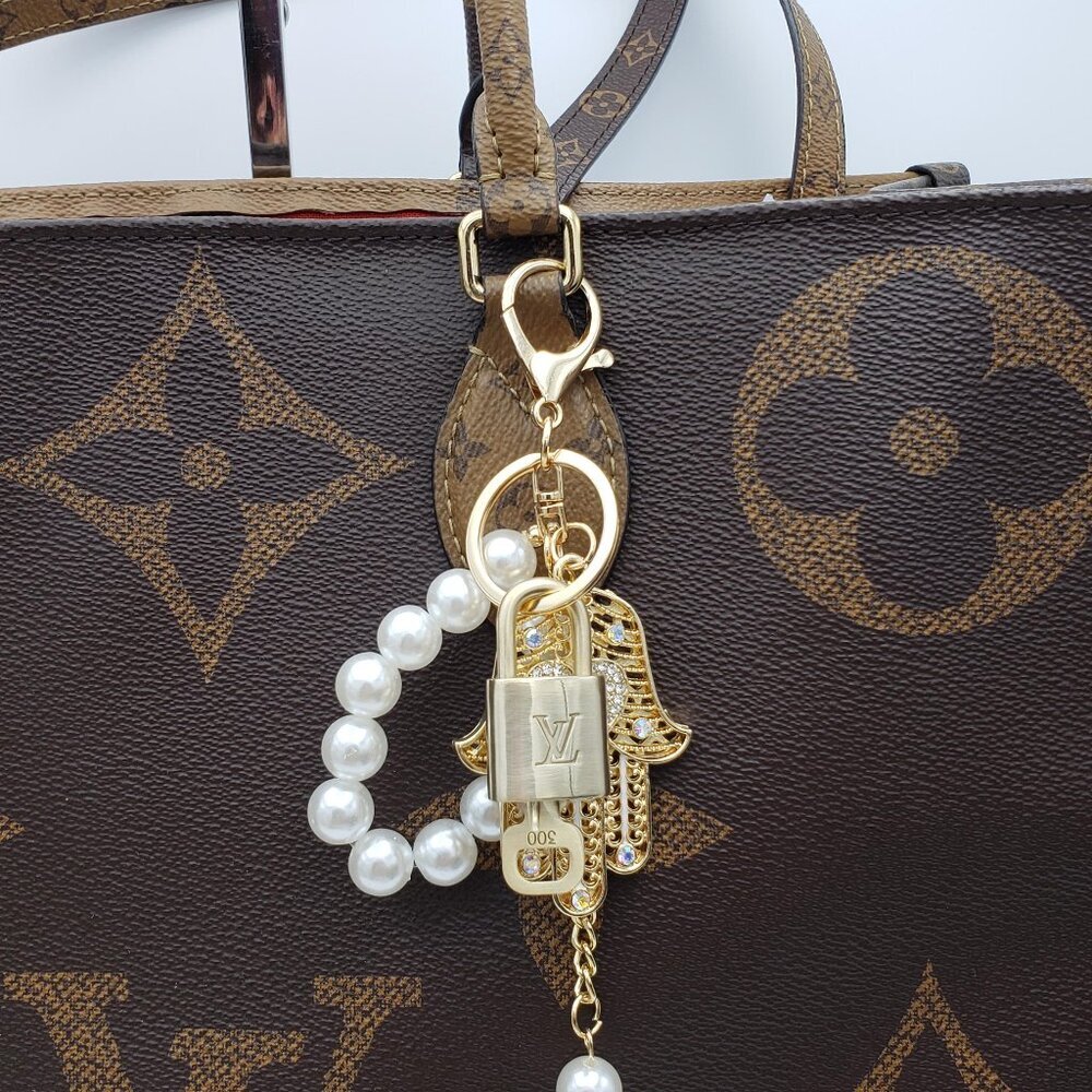 Authentic Louis Vuitton Gold Lock & Key 🔑 Unbranded Evil Eye Keychain Charm